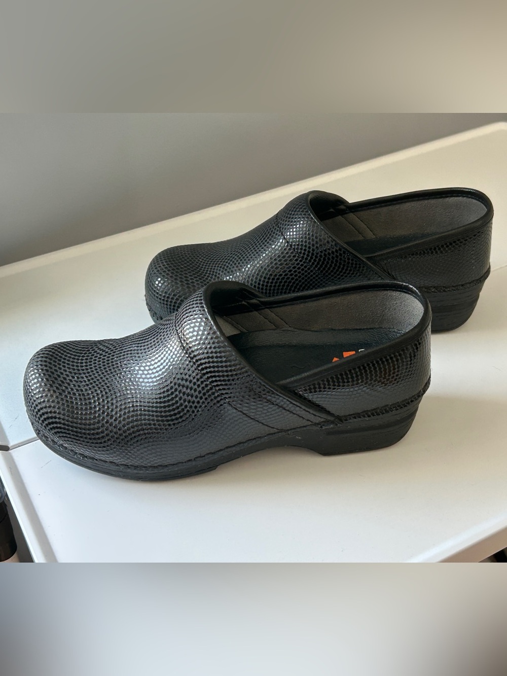 Dansko Pro XP Black Snakeskin Textured Leather Clogs Mule EU 37 US 6.5-7 Nursing